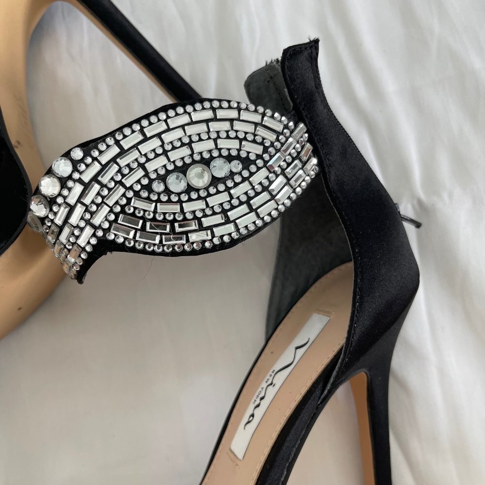 NINA BLACK HEELS WITH BEDAZZLED ANKLE DETAIL SZ 8 - Picture 3 of 7